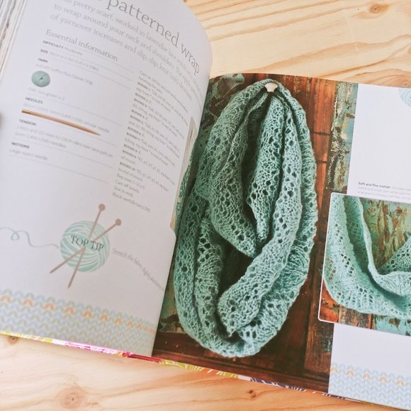 Big Book of Knitting - Colorful Knitting Guide - Picture 10 of 11